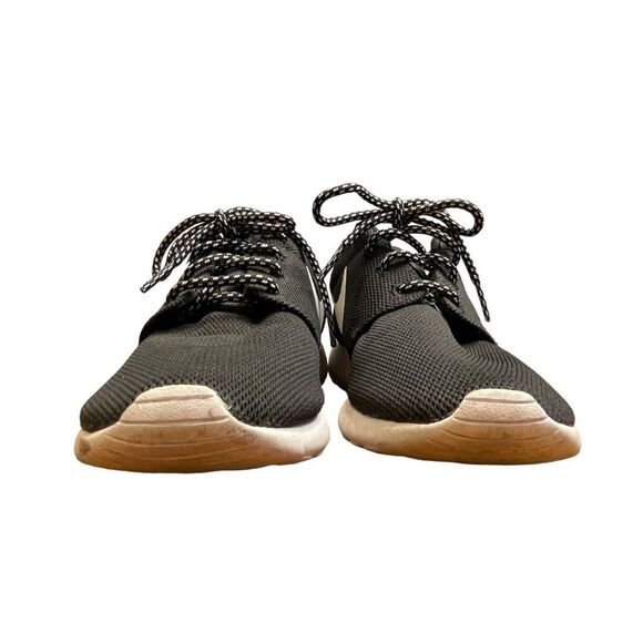 Nike Roshe One Running Shoe Black White Athletic Mesh Upper‎ Sneakers 5 - Picture 2 of 9